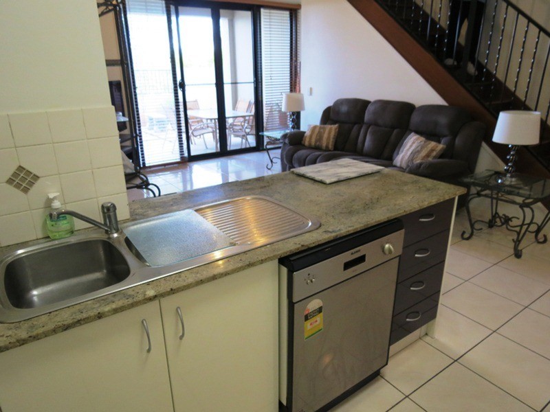 2/3 North Shore Avenue, Varsity Lakes QLD 4227