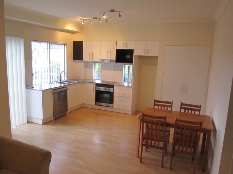3B/20 Tourangeau Crescent, Varsity Lakes QLD 4227