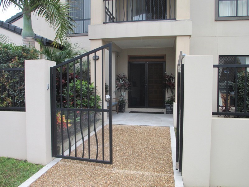 3 Grenada Court, Varsity Lakes QLD 4227
