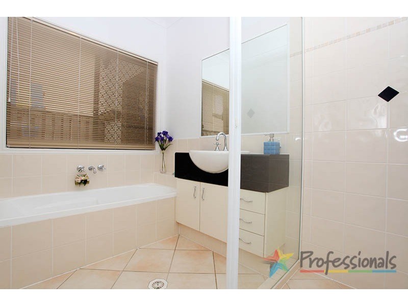 6 Fan Road, Robina QLD 4226