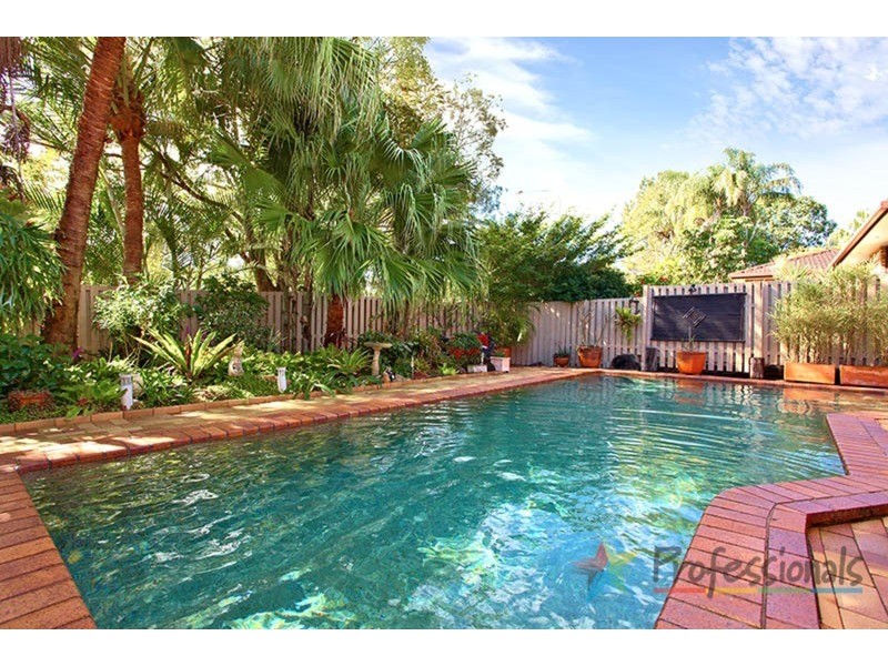 2 Belmore Close, Robina QLD 4226