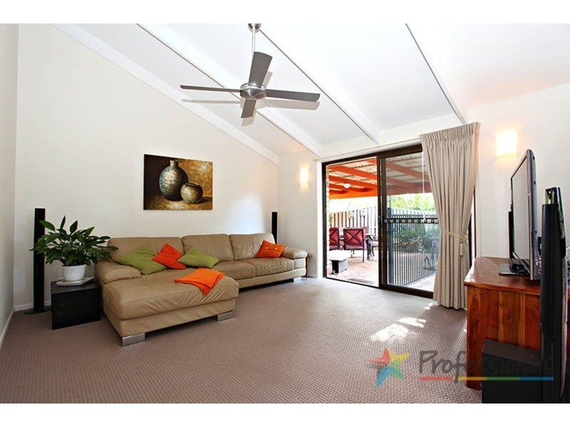 2 Belmore Close, Robina QLD 4226