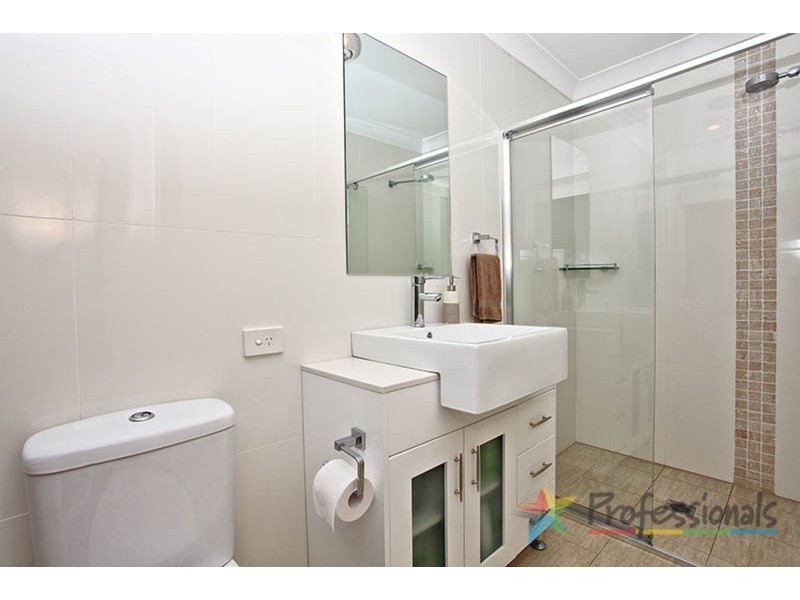 2 Belmore Close, Robina QLD 4226