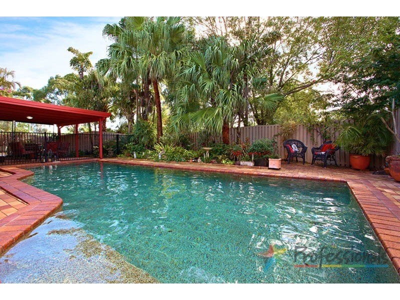 2 Belmore Close, Robina QLD 4226