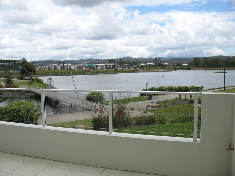 11/1 Lakefront Crescent, Varsity Lakes QLD 4227