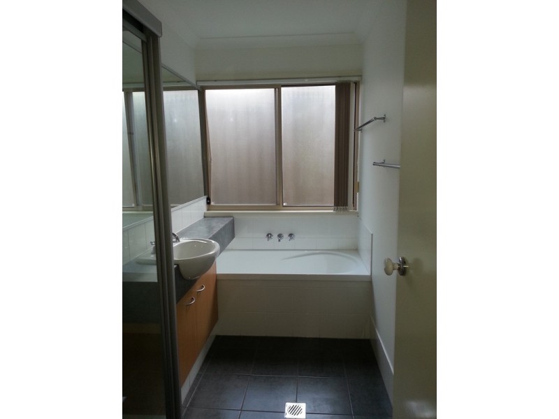 6 Grenada Court, Varsity Lakes QLD 4227