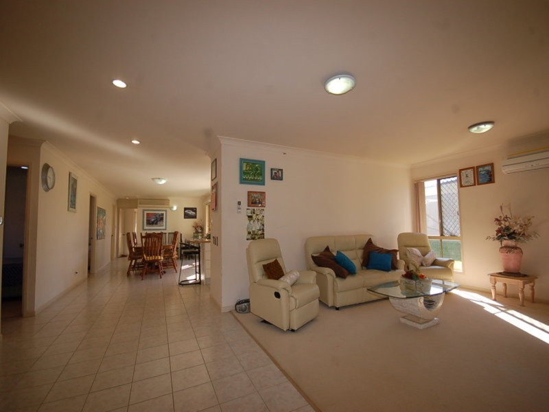 24 Queen Charlotte  Court, Mudgeeraba QLD 4213