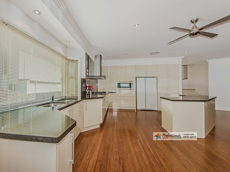 33 Meridien Avenue, Varsity Lakes QLD 4227