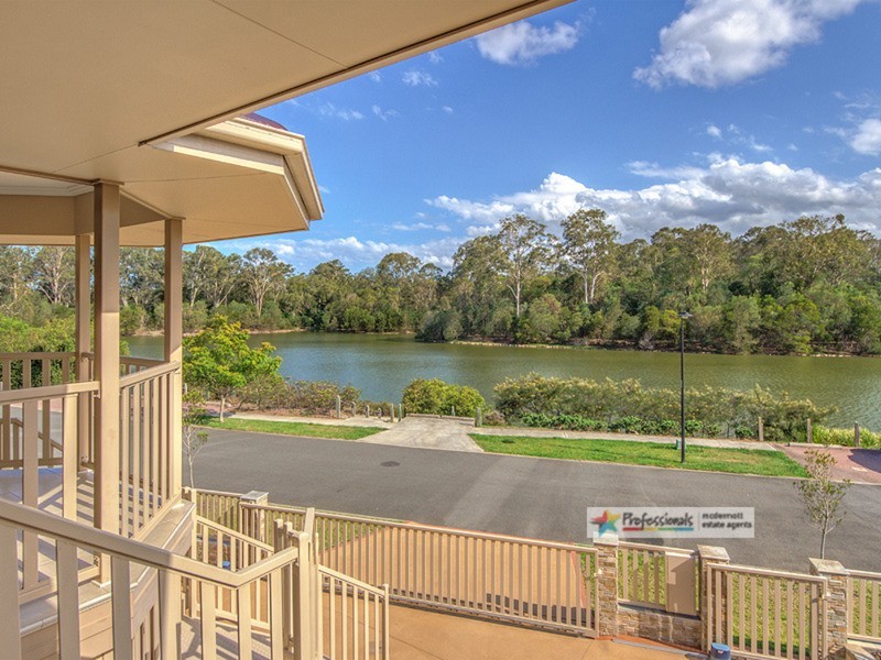 33 Meridien Avenue, Varsity Lakes QLD 4227