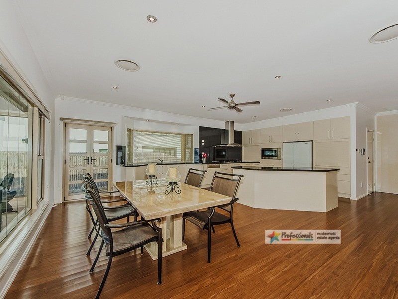 33 Meridien Avenue, Varsity Lakes QLD 4227