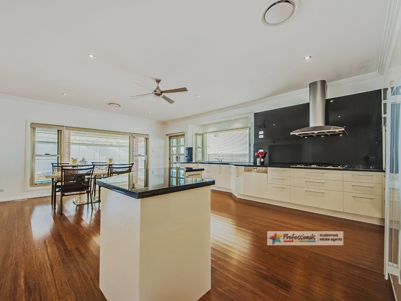 33 Meridien Avenue, Varsity Lakes QLD 4227