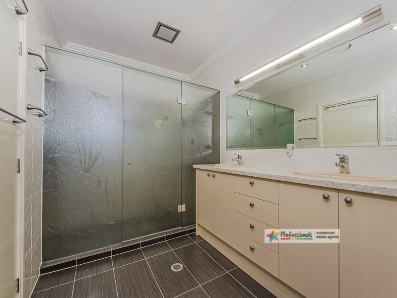 33 Meridien Avenue, Varsity Lakes QLD 4227