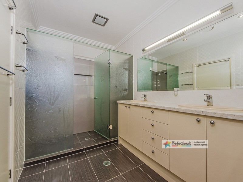 33 Meridien Avenue, Varsity Lakes QLD 4227