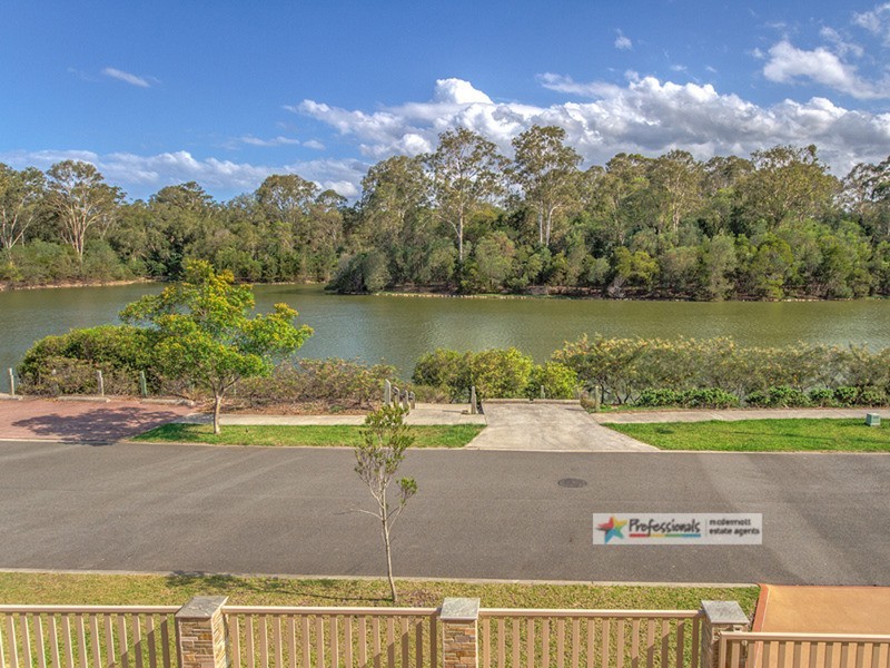 33 Meridien Avenue, Varsity Lakes QLD 4227