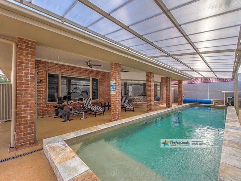 33 Meridien Avenue, Varsity Lakes QLD 4227