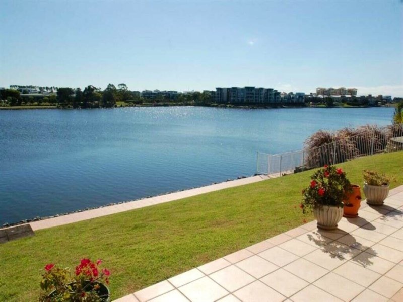 8 Vanderbilt Court, Varsity Lakes QLD 4227