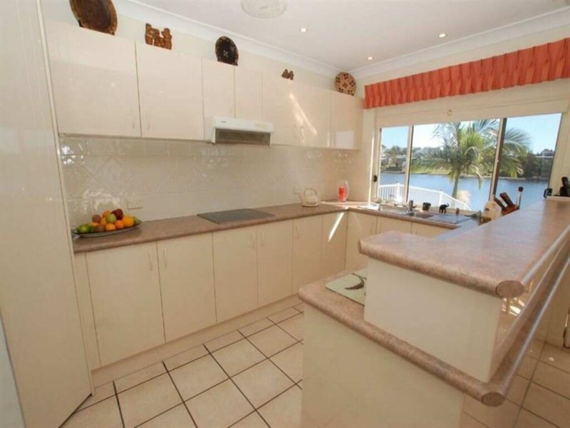 8 Vanderbilt Court, Varsity Lakes QLD 4227