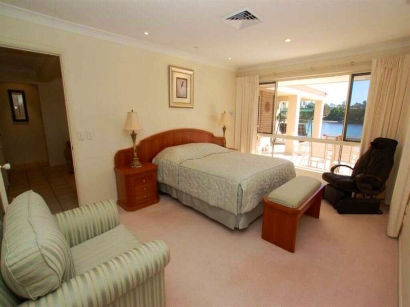 8 Vanderbilt Court, Varsity Lakes QLD 4227