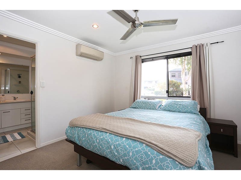 6 Oxford Court, Robina QLD 4226