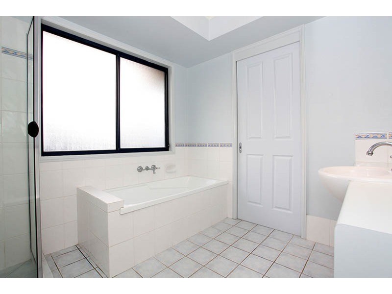 1/4 Gammon Drive, Varsity Lakes QLD 4227