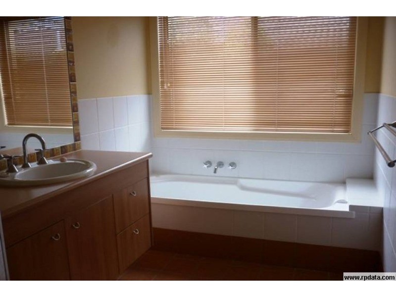 13 North Shore Avenue, Varsity Lakes QLD 4227