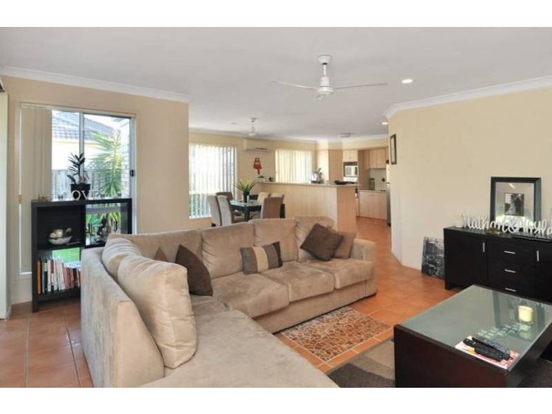 8 Bella Donna Place, Robina QLD 4226