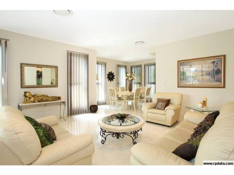 10 Saint Pauls Crescent, Varsity Lakes QLD 4227