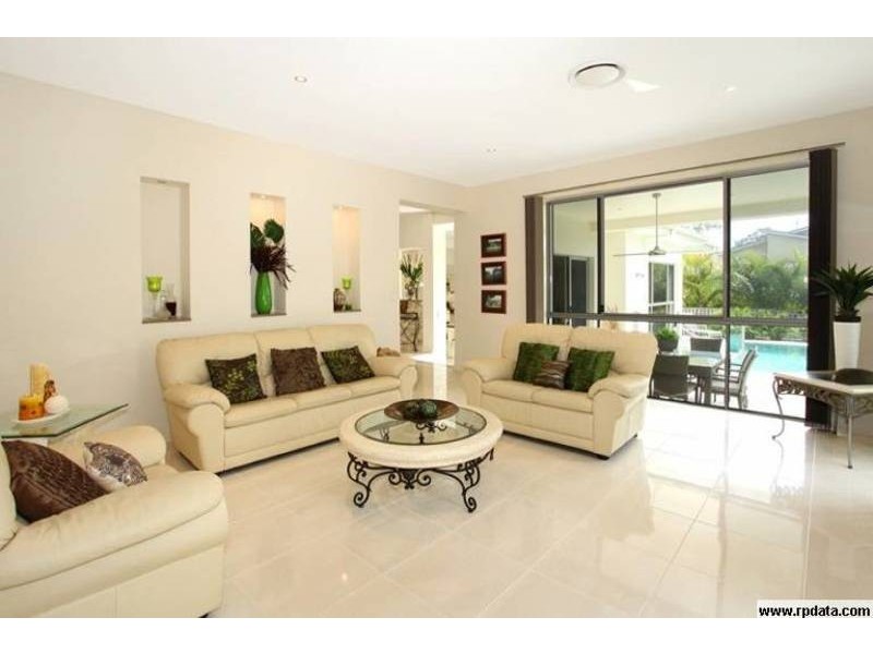 10 Saint Pauls Crescent, Varsity Lakes QLD 4227