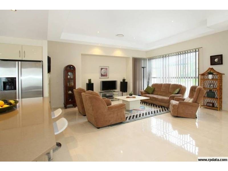 10 Saint Pauls Crescent, Varsity Lakes QLD 4227