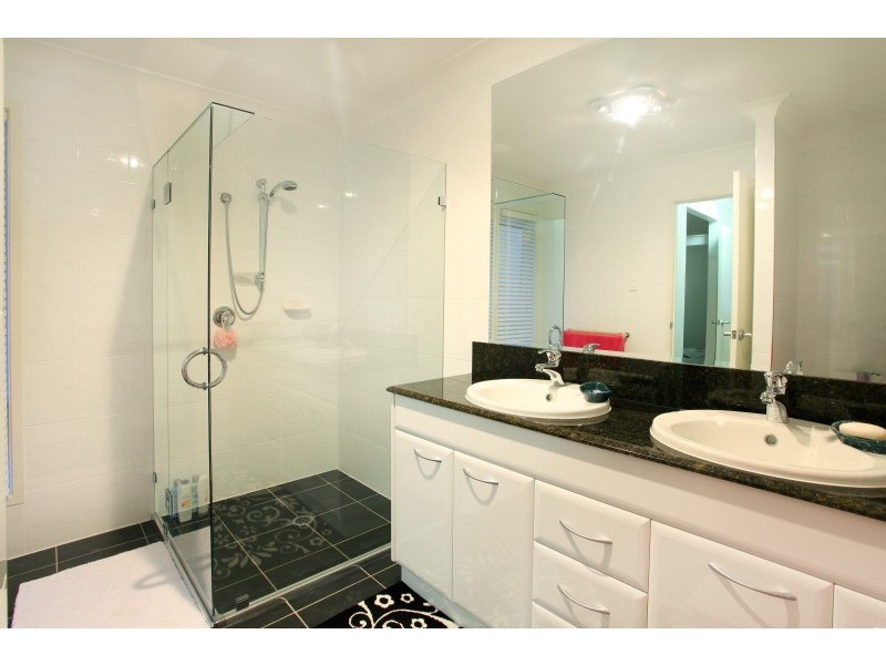 17 Valetta Crescent, Varsity Lakes QLD 4227