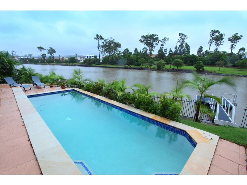 17 Valetta Crescent, Varsity Lakes QLD 4227