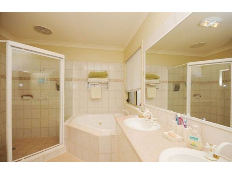 32 Vanderbilt Court, Varsity Lakes QLD 4227