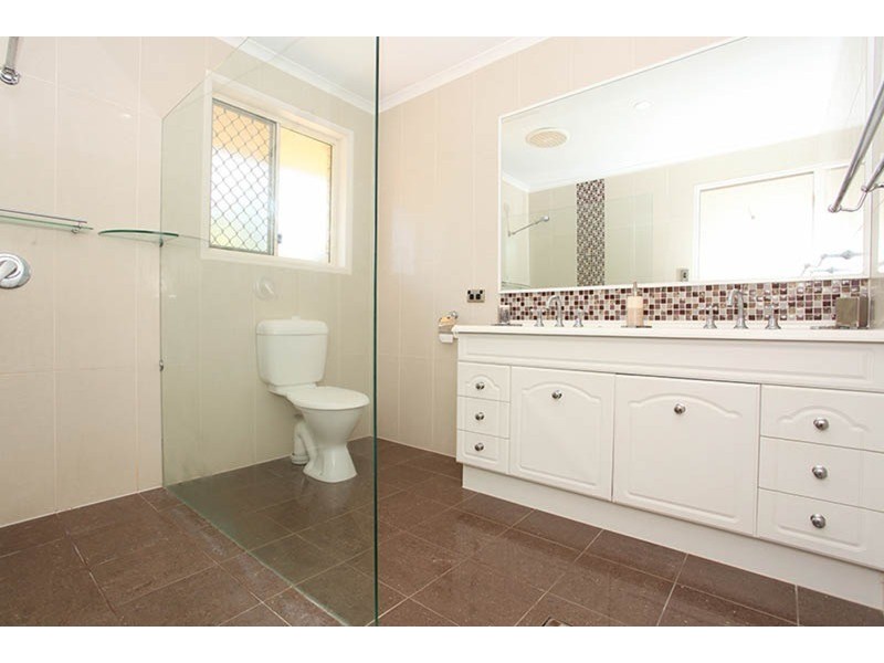 1 Beaconsfield Drive, Burleigh Waters QLD 4220