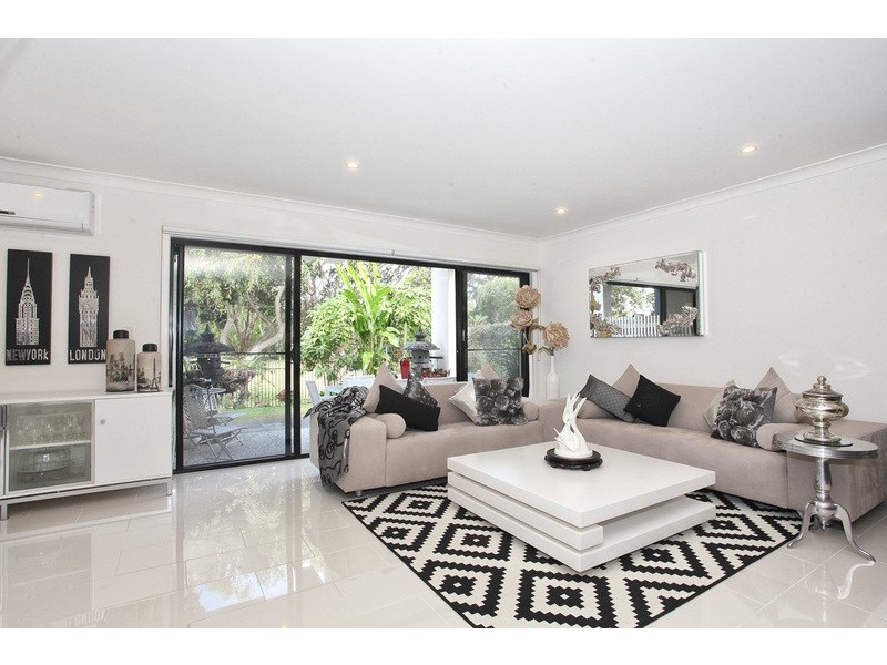 180 North Hill Drive, Robina QLD 4226