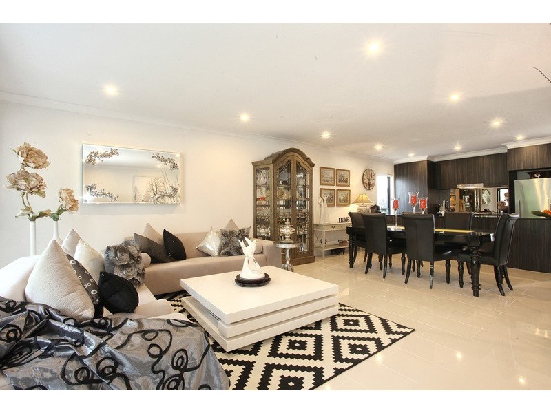 180 North Hill Drive, Robina QLD 4226