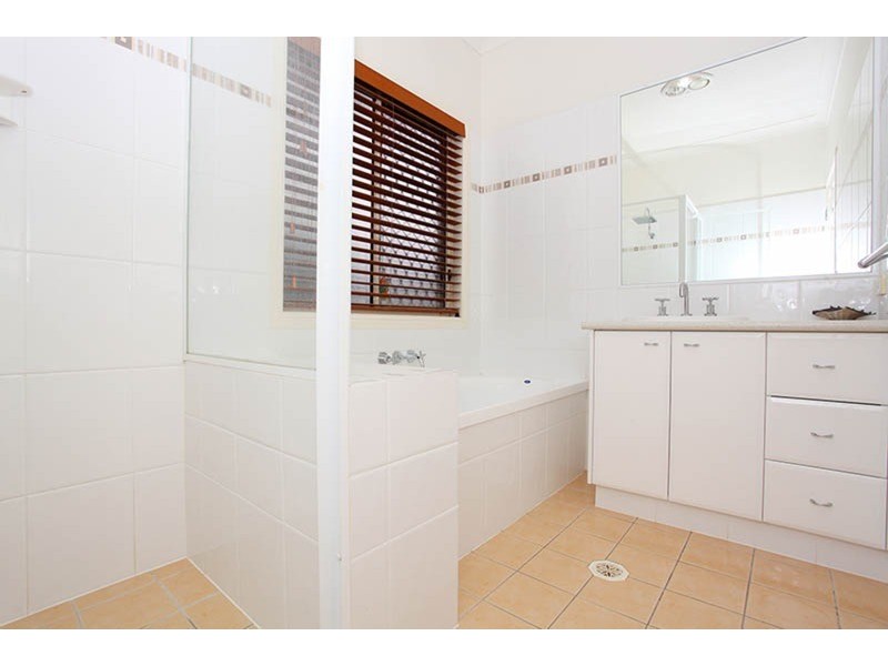 12 Shorehaven Place, Varsity Lakes QLD 4227