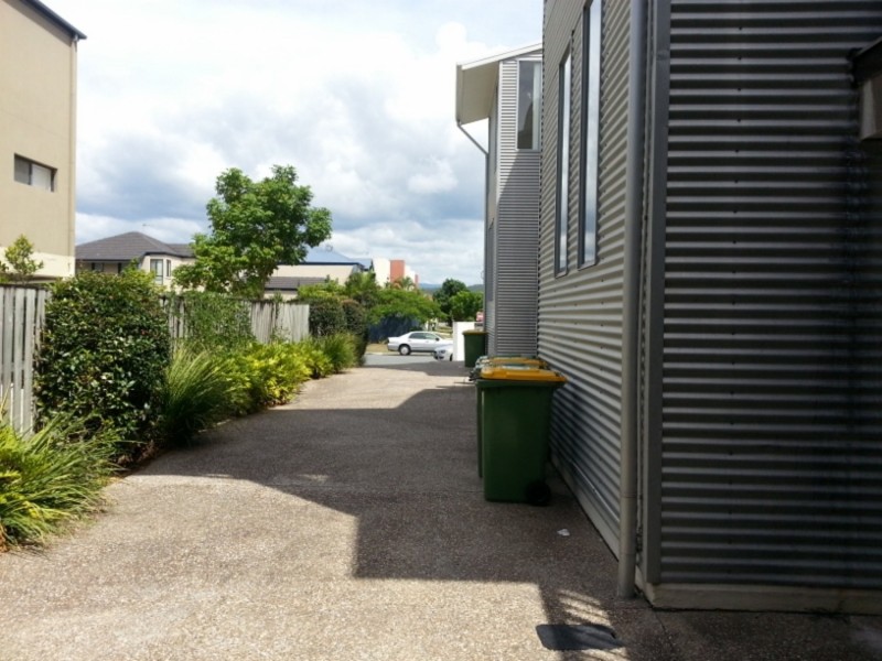 4A/20 Tourangeau Crescent, Varsity Lakes QLD 4227