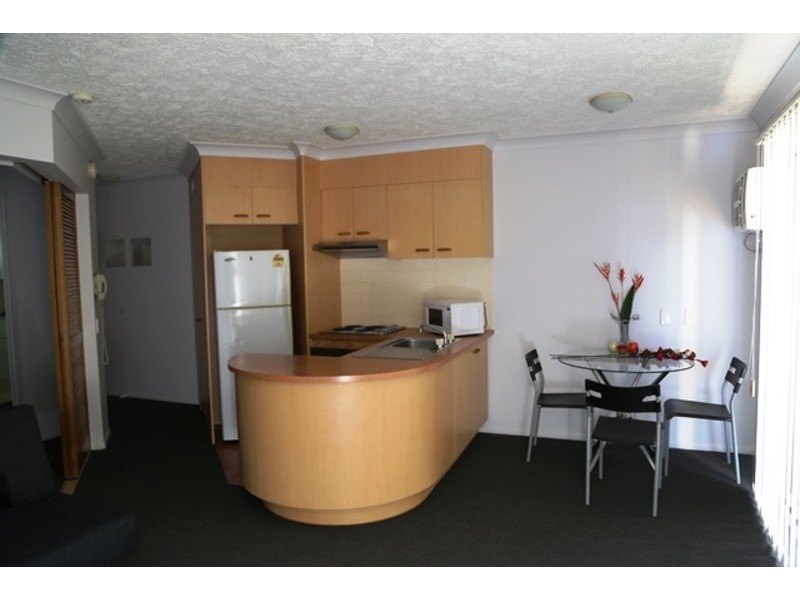 37/106 Marine Parade, Southport QLD 4215