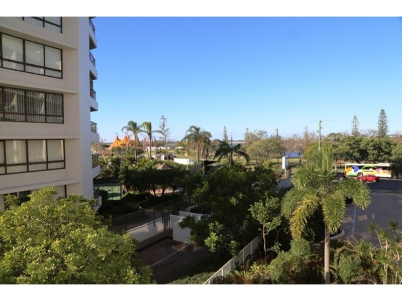 37/106 Marine Parade, Southport QLD 4215