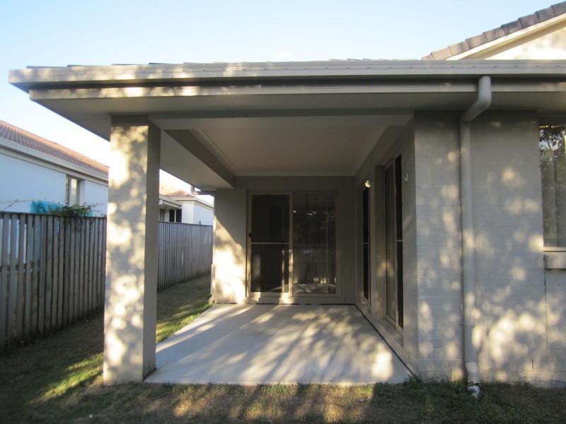 4 Lennox Street, Pacific Pines QLD 4211