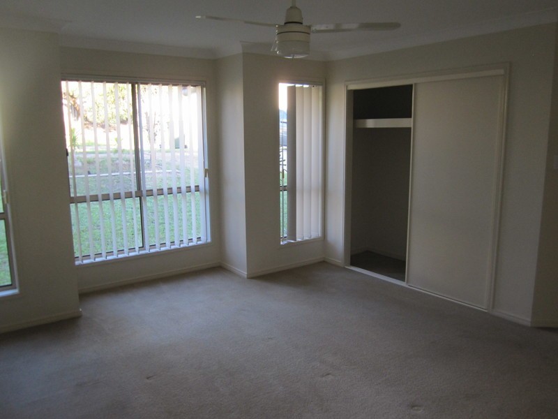 4 Lennox Street, Pacific Pines QLD 4211