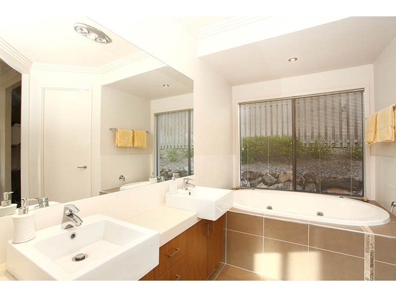 4 Grampian Court, Reedy Creek QLD 4227