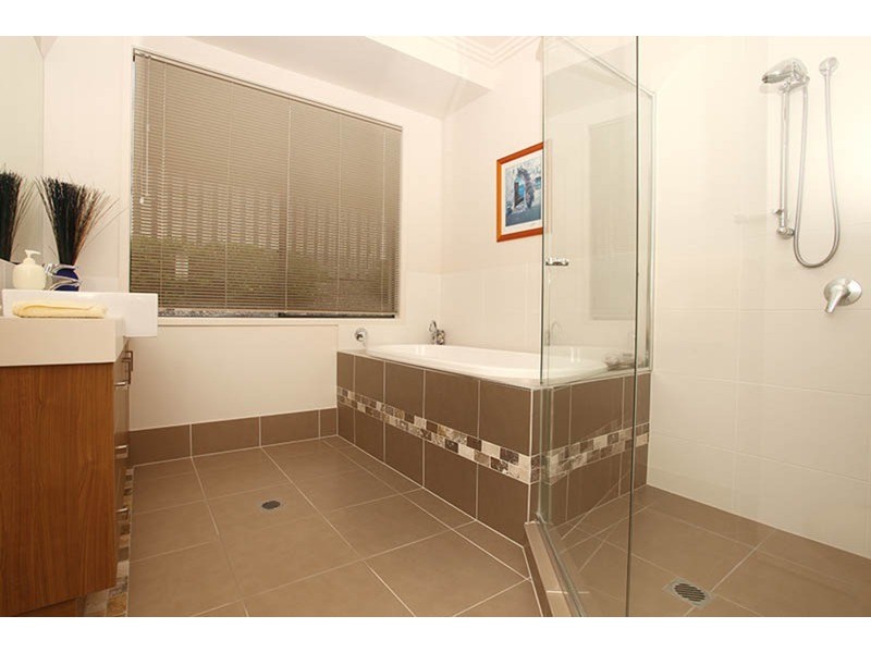 4 Grampian Court, Reedy Creek QLD 4227