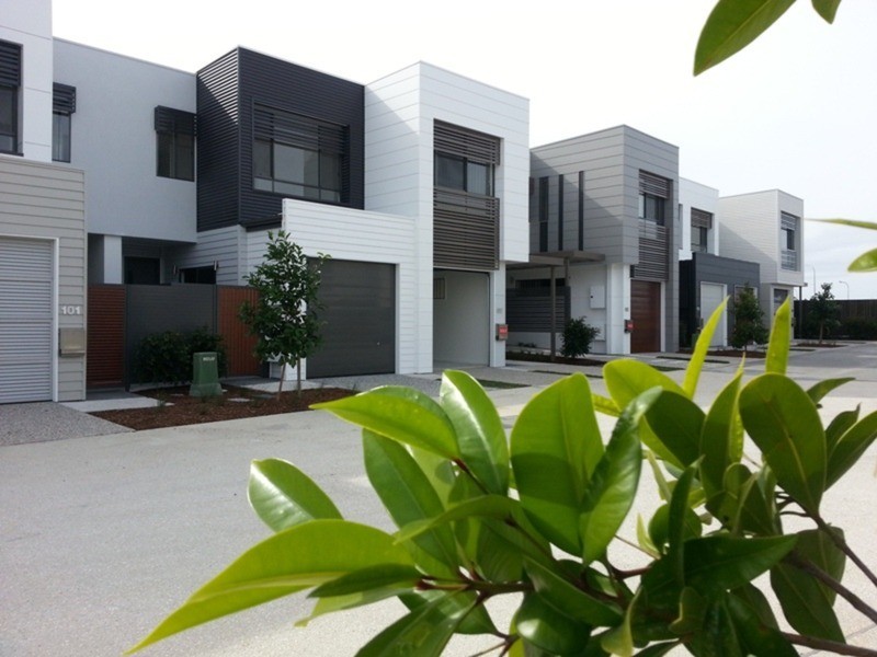 47 The Garden Way, Robina QLD 4226