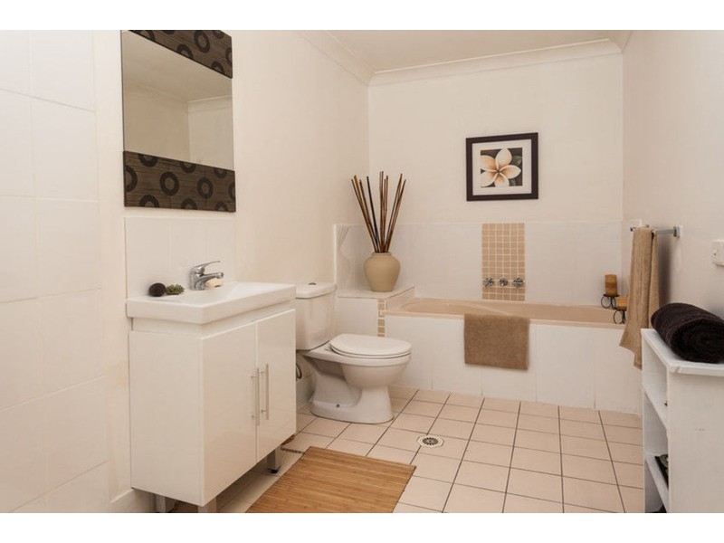 30 Seafoam Close, Varsity Lakes QLD 4227