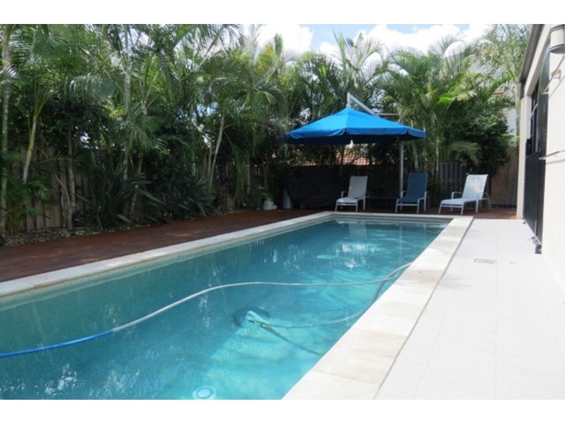 3 Grenada Court, Varsity Lakes QLD 4227