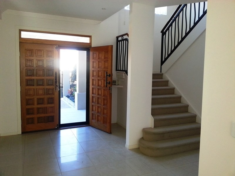 3 Grenada Court, Varsity Lakes QLD 4227