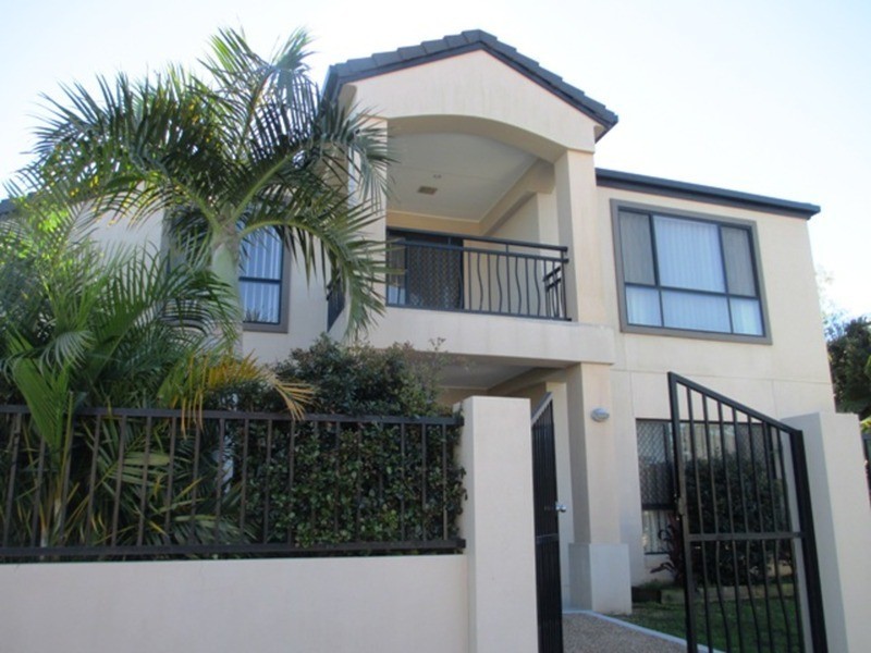 3 Grenada Court, Varsity Lakes QLD 4227