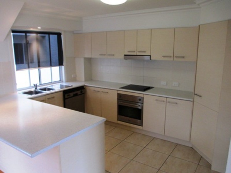 1/18 Tourangeau Crescent, Varsity Lakes QLD 4227