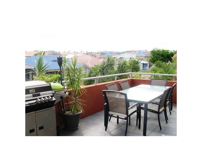 1/18 Tourangeau Crescent, Varsity Lakes QLD 4227